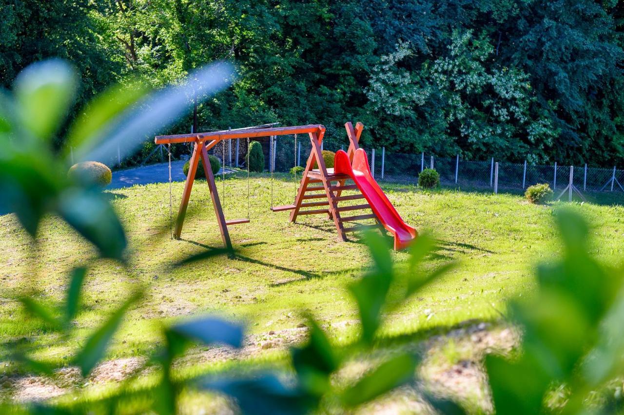 Ville Pacetina Lepajci Bagian luar foto